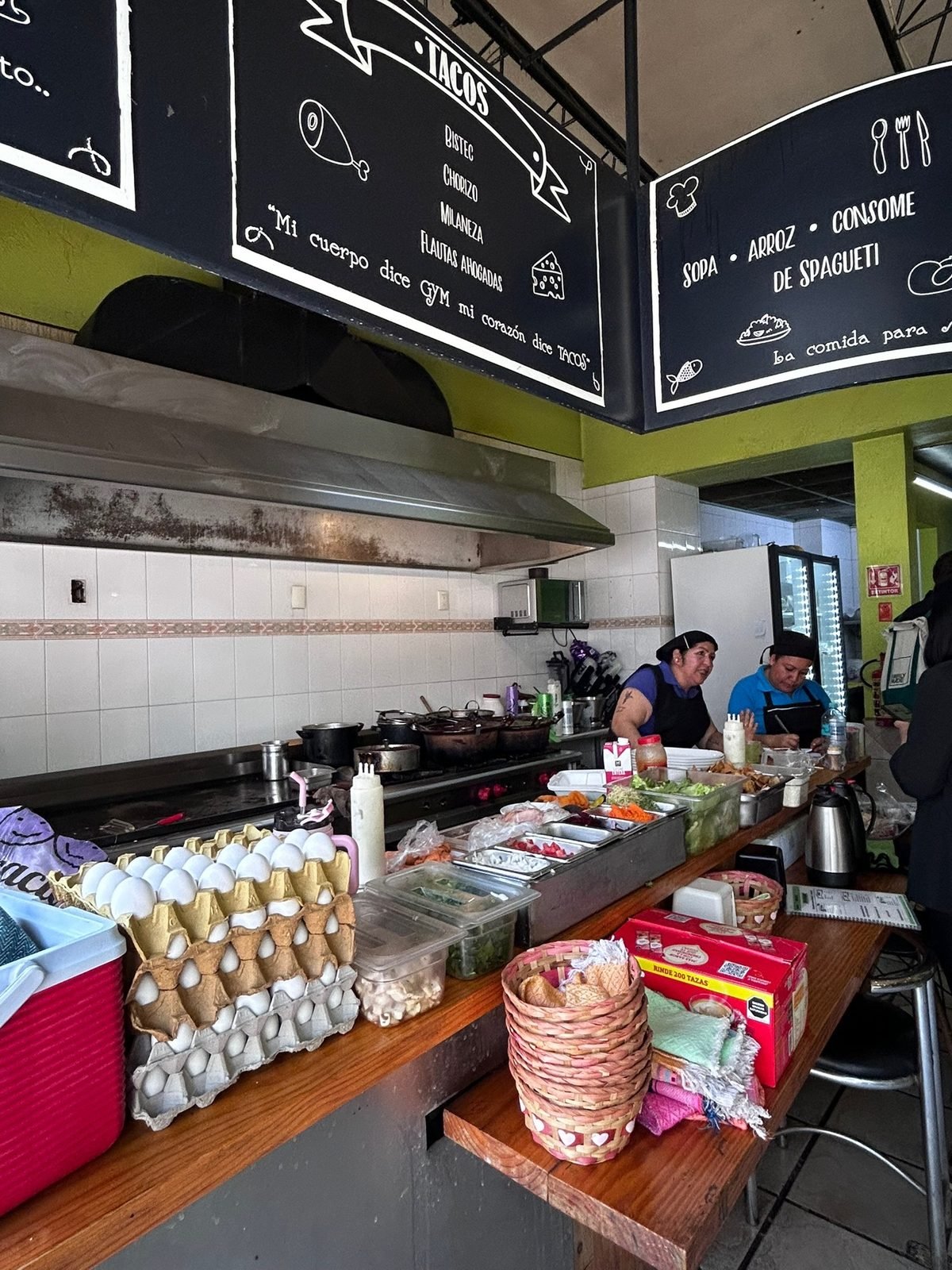 La cucina locale della prima colazione
