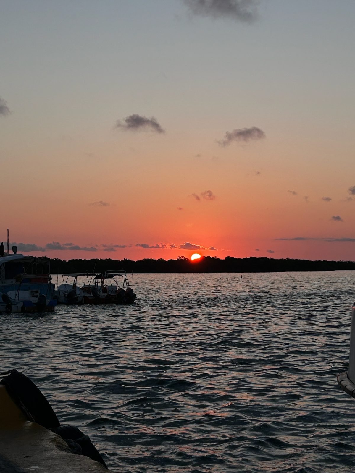 L'alba al porto, si riparte